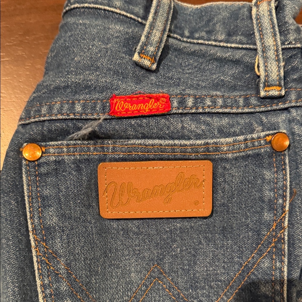 Classic Blue Women's Jeans - Picture 5 of 5
